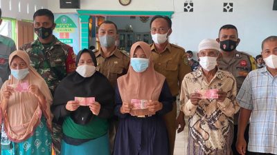 Pemerintah Desa Ofa Padang Mahondang Menyalurkan BLT DD Kepada 95 Orang KPM Berjalan Lancar Dan Tertib
