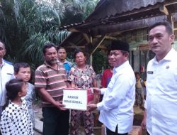 Walikota Tanjungbalai Serahkan Bantuan Warga Korban Kebakaran