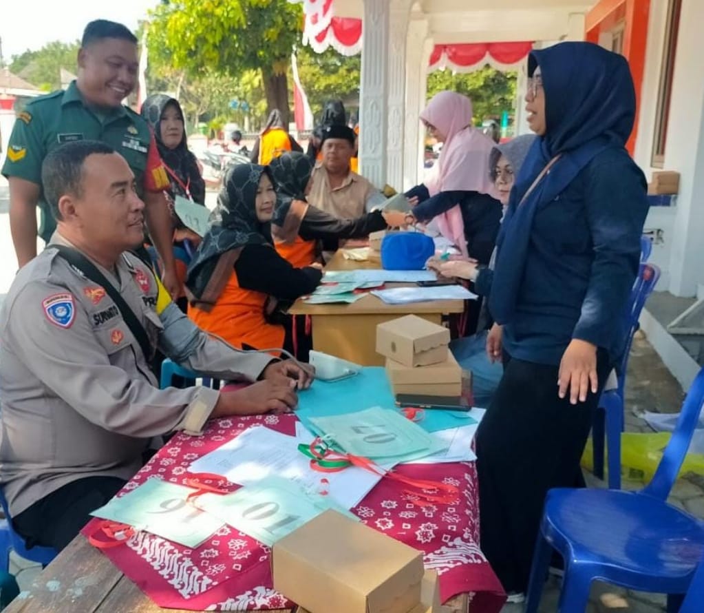 Babinsa Srimulyo Cek Gula Darah Rutin Bagi Pengrajin Batu Bata Merah Untuk Cegah Komplikasi